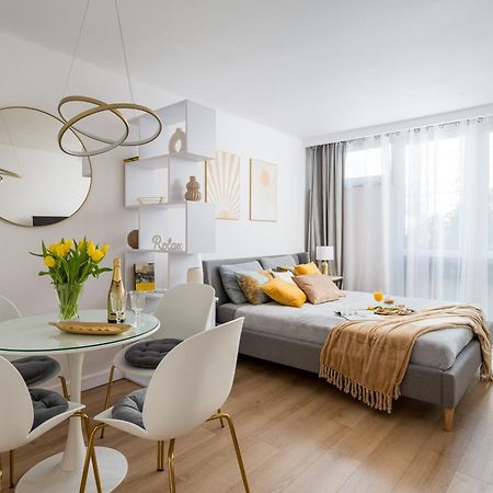 Gold Premium Central Suite 950 M To Central Station Parking Варшава Екстериор снимка