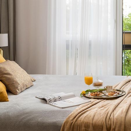 Gold Premium Central Suite 950 M To Central Station Parking Варшава Екстериор снимка