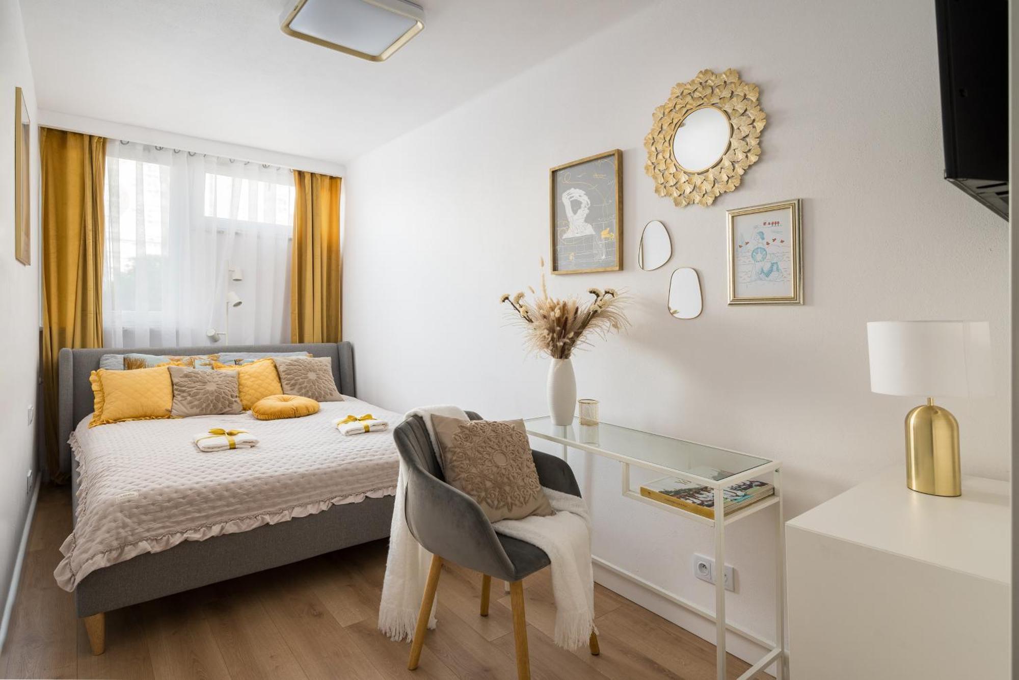 Gold Premium Central Suite 950 M To Central Station Parking Варшава Екстериор снимка