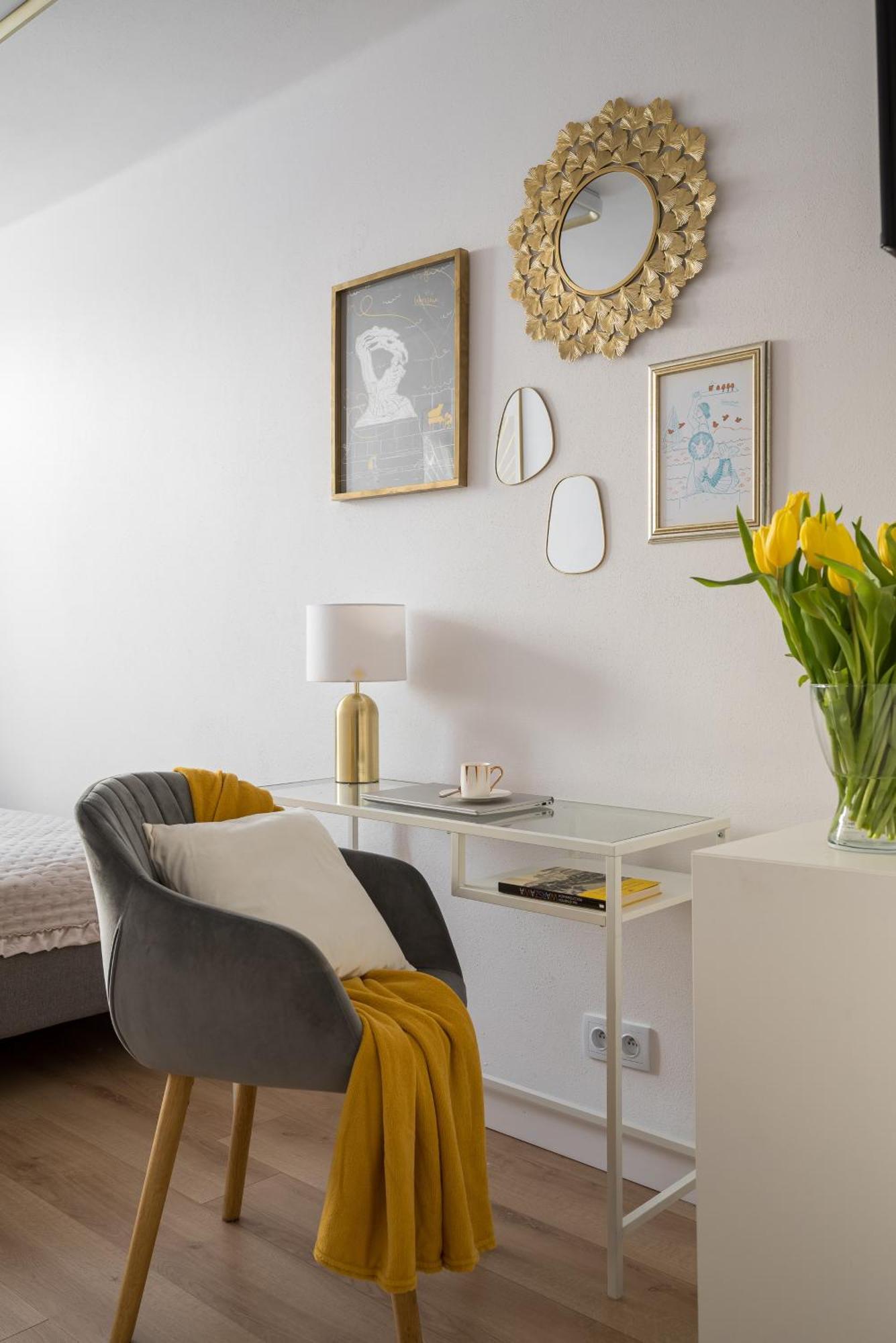 Gold Premium Central Suite 950 M To Central Station Parking Варшава Екстериор снимка