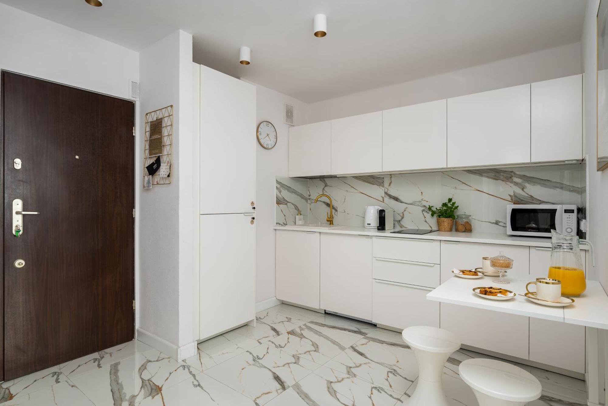 Gold Premium Central Suite 950 M To Central Station Parking Варшава Екстериор снимка