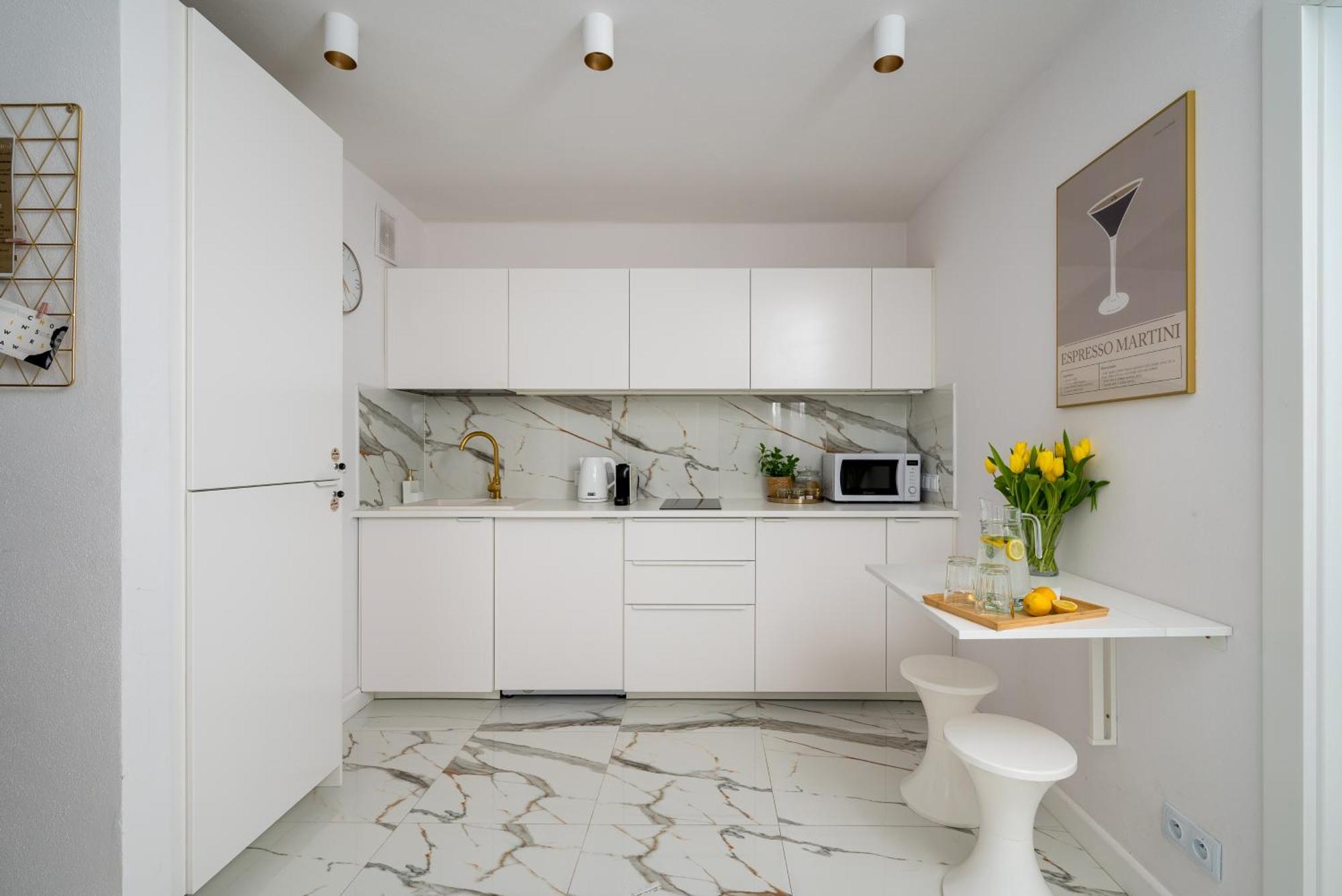 Gold Premium Central Suite 950 M To Central Station Parking Варшава Екстериор снимка
