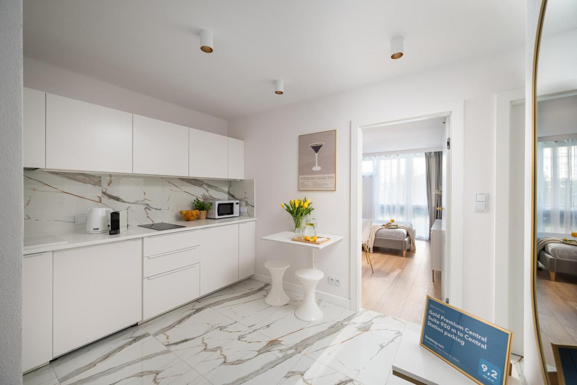 Gold Premium Central Suite 950 M To Central Station Parking Варшава Екстериор снимка