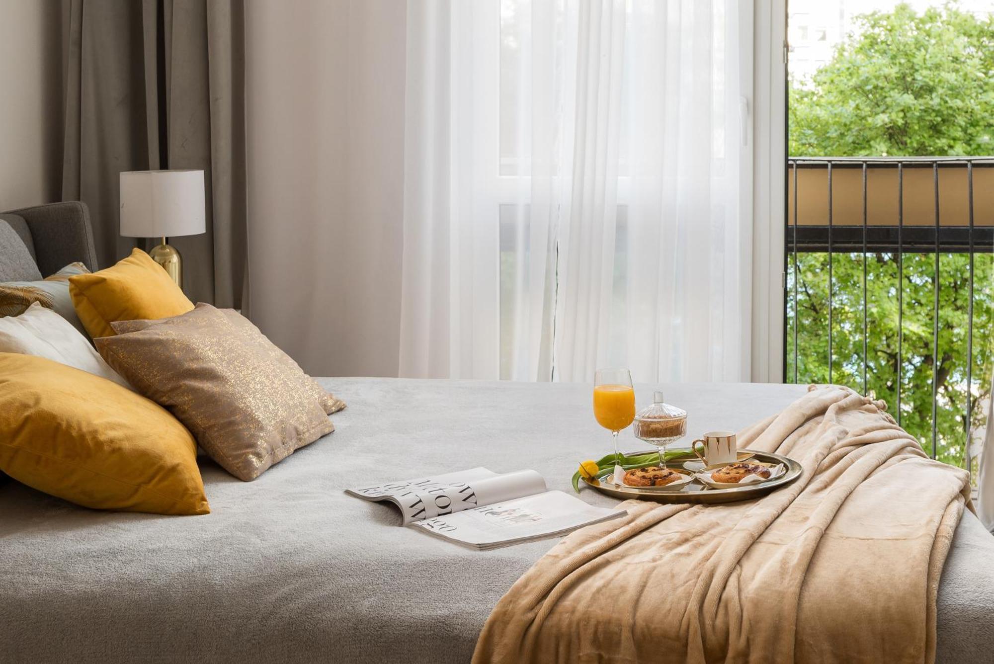 Gold Premium Central Suite 950 M To Central Station Parking Варшава Екстериор снимка